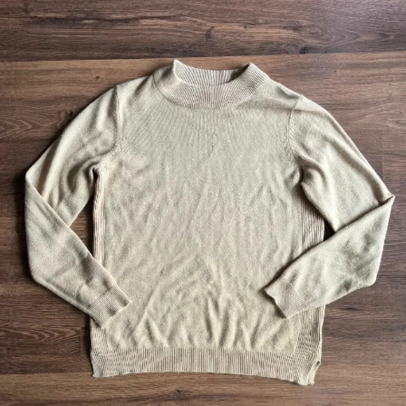 🔥4/$20 Beige sweater - Picture 1 of 9